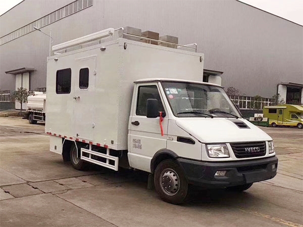 IVECO 4x4 80 person cooking truck