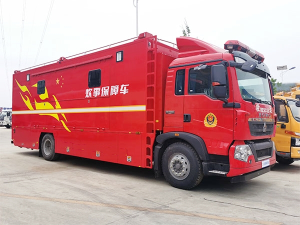 Sinotruk Howo 4X2 200 person cooking truck