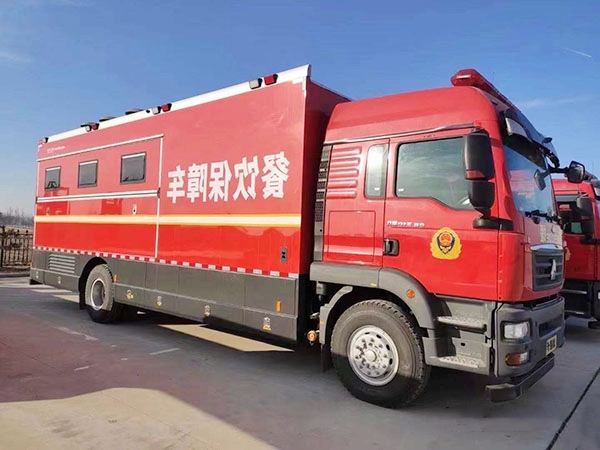 Sinotruk Sitrak 4X2 200 person cooking truck