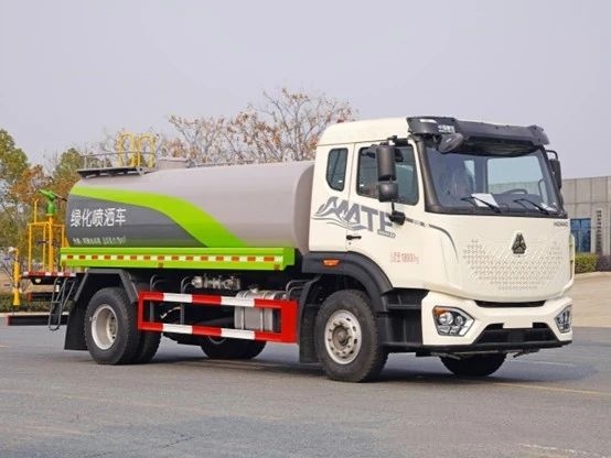 Sinotruk Howo 4X2 15m³ Green Sprinkler Truck