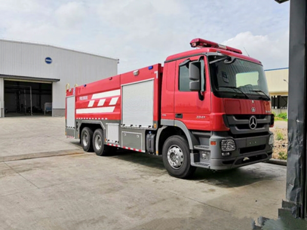 Mercedes Benz 12 ton water tank fire truck