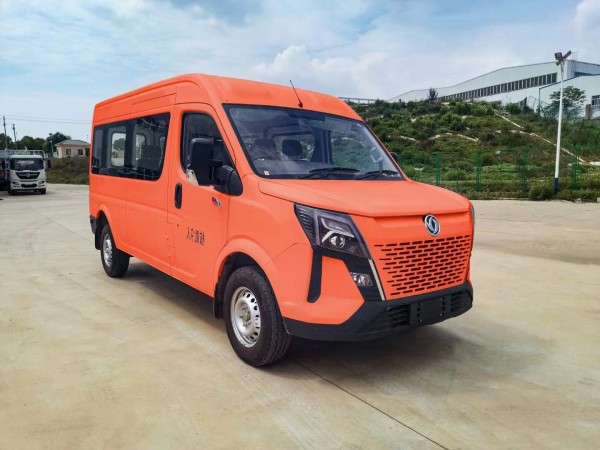 Dongfeng Yufeng 9-seater personnel carrier
