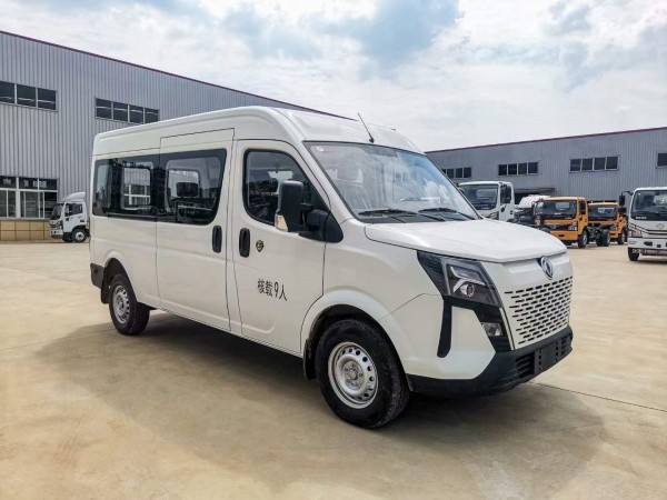 Dongfeng Yufeng 9-Person Soldier Delivery Truck​