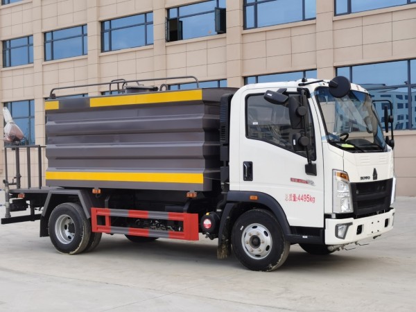 Sinotruk Howo 7m³ Road Maintenance Vehicle