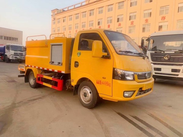 Dongfeng Tuyi 4x2 Road Maintenance Vehicle