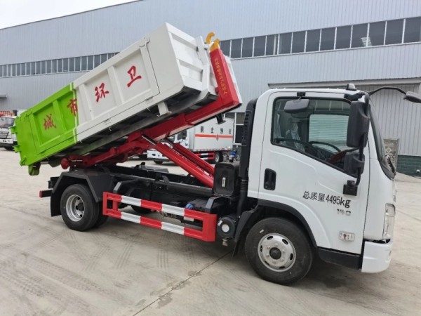 Liuqi L2 4X2 hook arm garbage truck