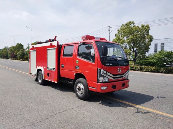 4x2 Dongfeng 2 ton water tank fire truck