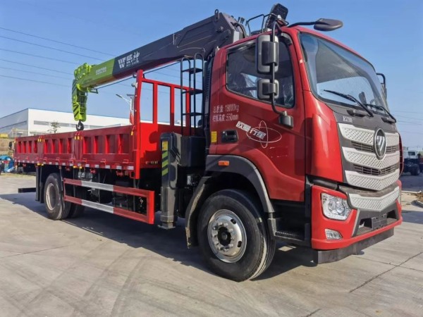 Mercedes Benz Auman truck with 8-ton 5-section boom crane