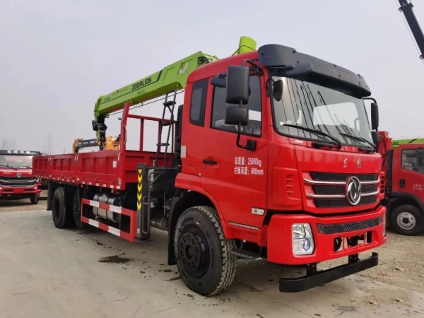 Dongfeng A8 Truck With Crane