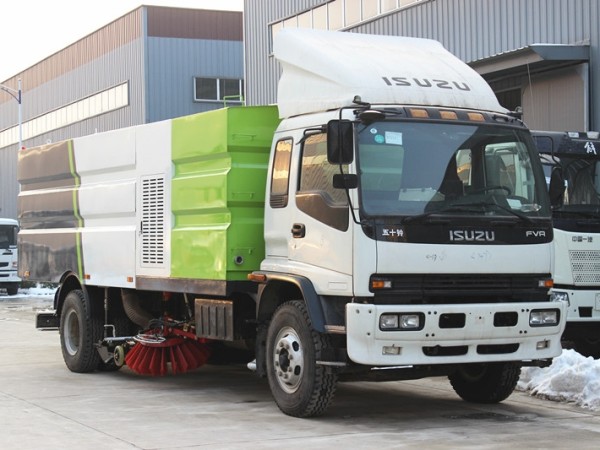 Qingling Isuzu 4X2 cleaning and sweeping vehicle