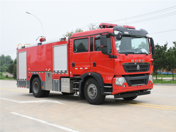 Sinotruk HOWO 4X2 8-ton water tank fire truck